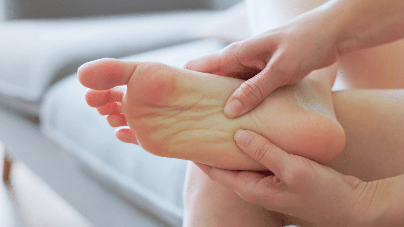 THERAPY Harlow Heel Bone
